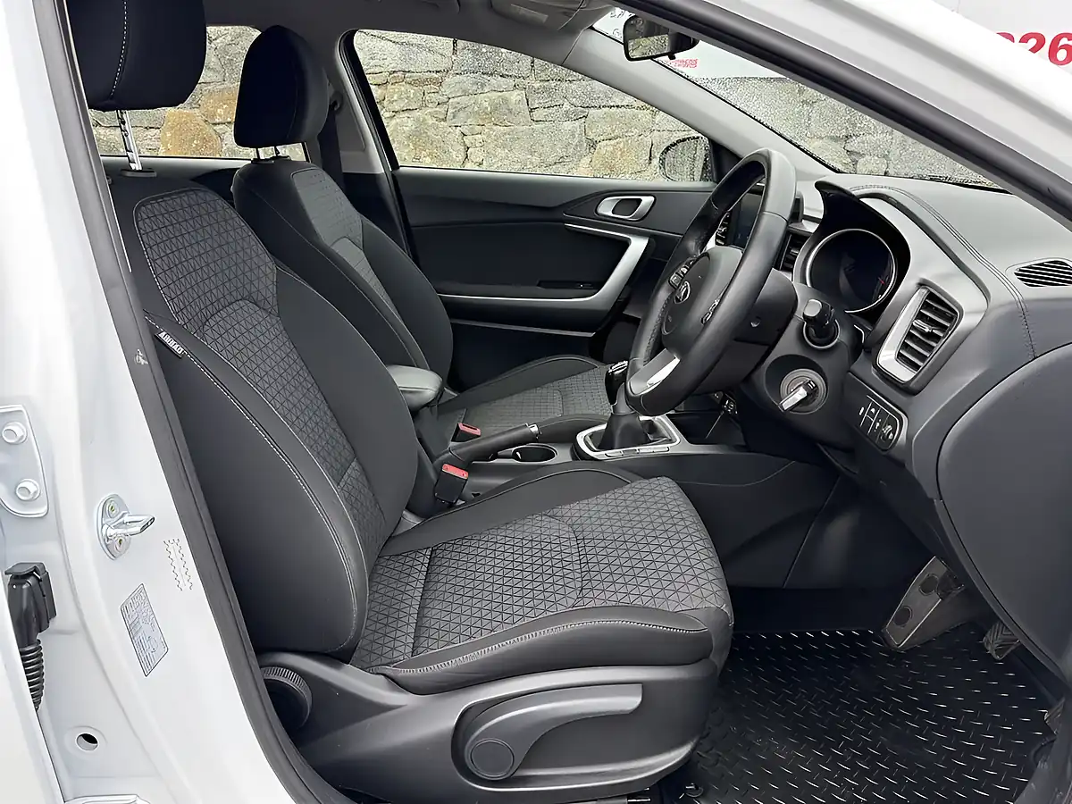 Used 2019 Kia Ceed Eco 2 White - Interior and Exterior details 5