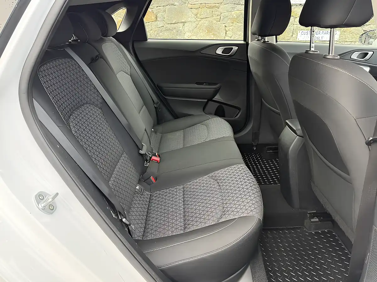 Used 2019 Kia Ceed Eco 2 White - Interior and Exterior details 7