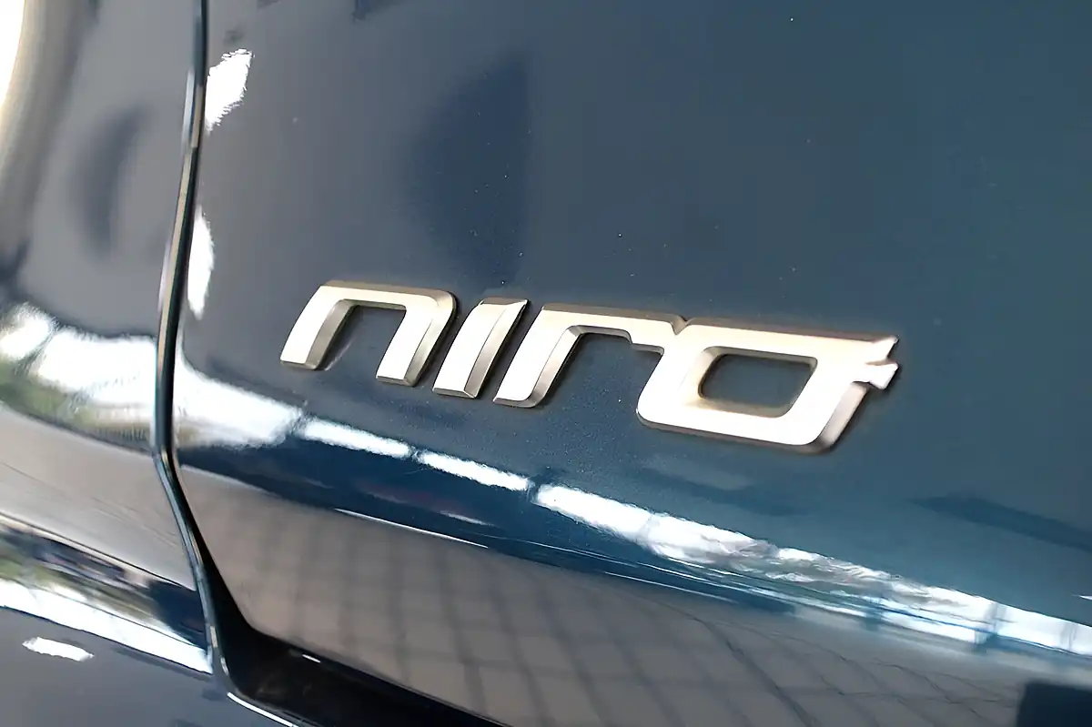 Used 2019 Kia Niro 2 Ocean Blue - Interior and Exterior details 10