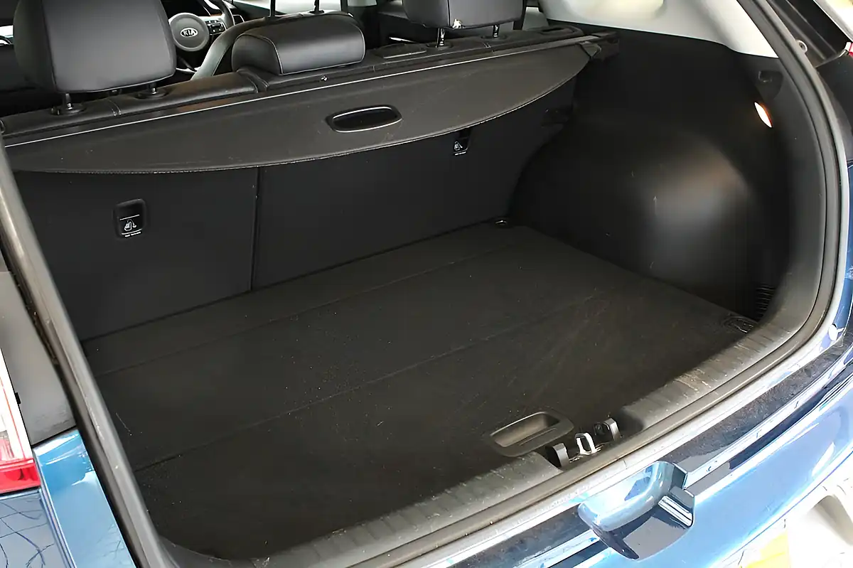 Used 2019 Kia Niro 2 Ocean Blue - Interior and Exterior details 11