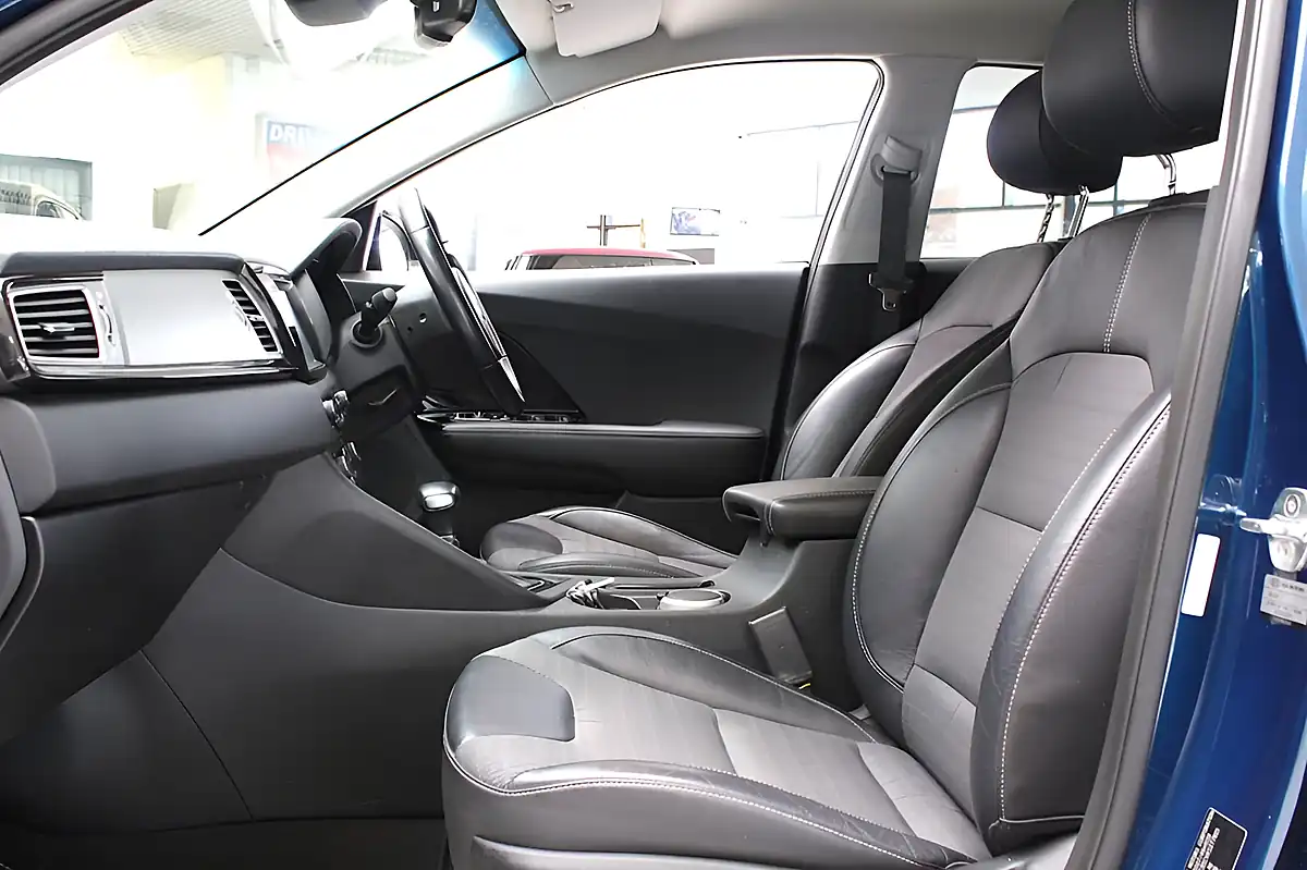 Used 2019 Kia Niro 2 Ocean Blue - Interior and Exterior details 12