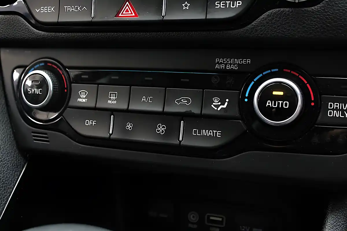 Used 2019 Kia Niro 2 Ocean Blue - Interior and Exterior details 15