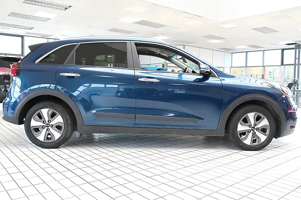Used 2019 Kia Niro 2 Ocean Blue - Interior and Exterior details 8