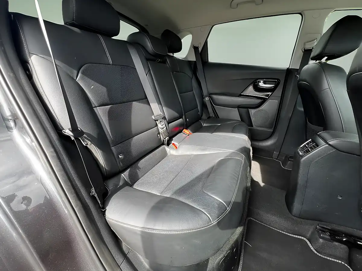 Used 2019 Kia Niro 3 Grey - Interior and Exterior details 13