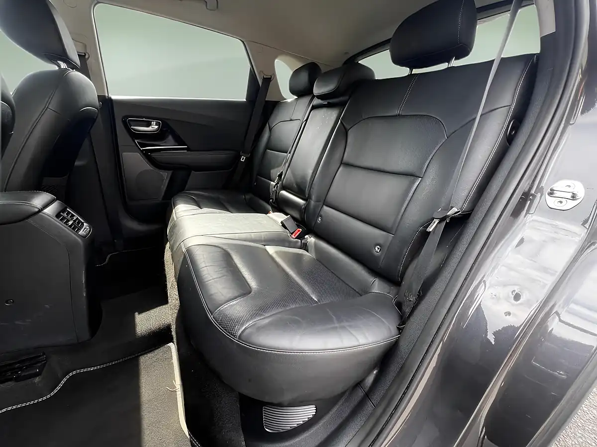Used 2019 Kia Niro 3 Grey - Interior and Exterior details 14