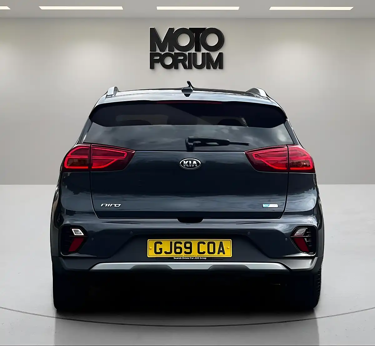 Used 2019 Kia Niro 3 Grey - Interior and Exterior details 9