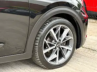 Used 2019 Kia Niro Niro 4 Midnight Black - Interior and Exterior details 12