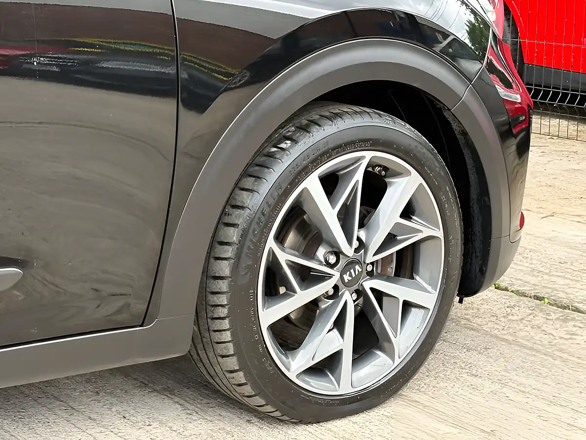 Used 2019 Kia Niro Niro 4 Midnight Black - Interior and Exterior details 12