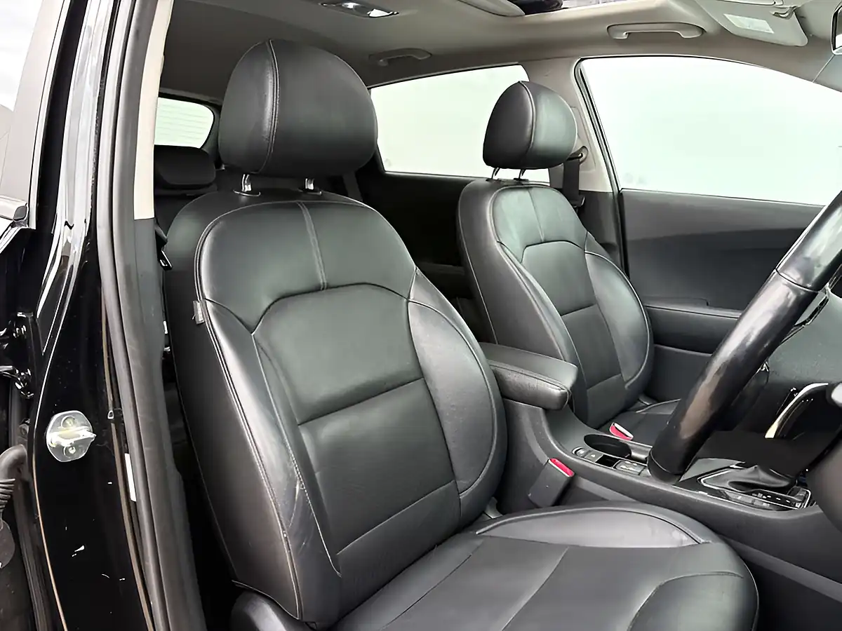 Used 2019 Kia Niro Niro 4 Midnight Black - Interior and Exterior details 17