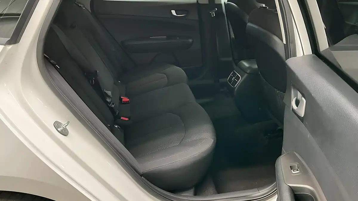 Used 2019 Kia Optima 2 Sportswagon White - Interior and Exterior details 10