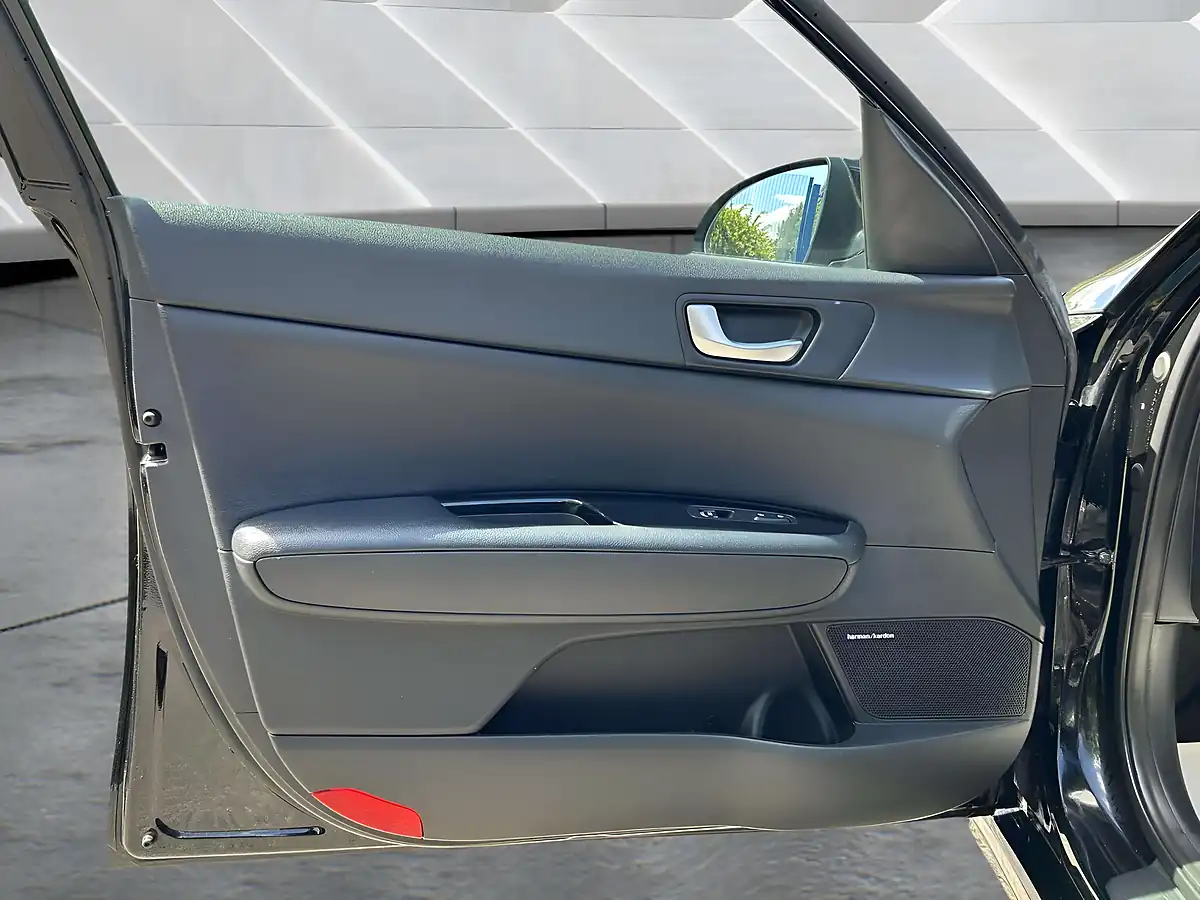 Used 2019 Kia Optima 3 Sportswagon Black - Interior and Exterior details 12