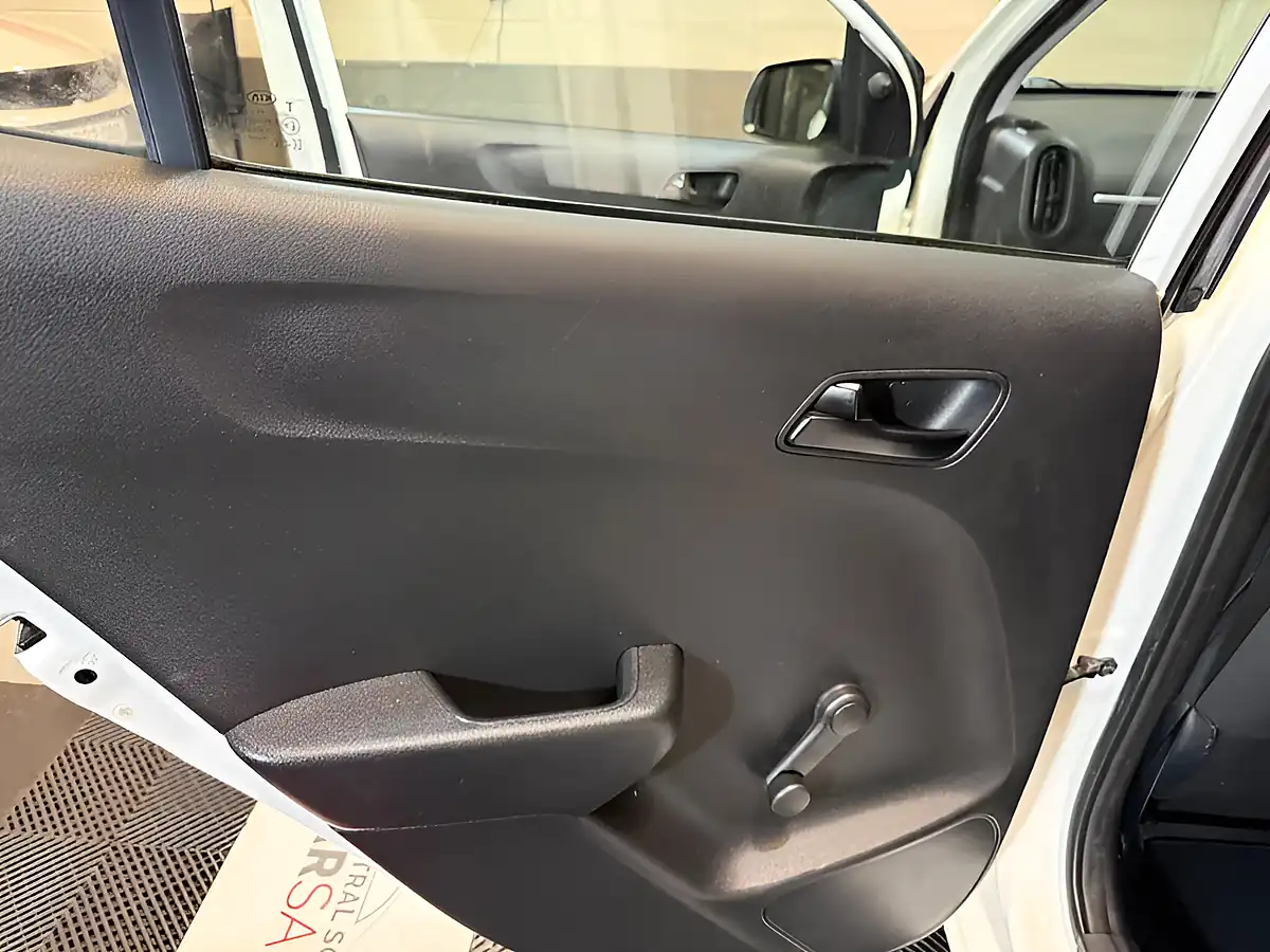 Used 2019 Kia Picanto 1 White - Interior and Exterior details 15