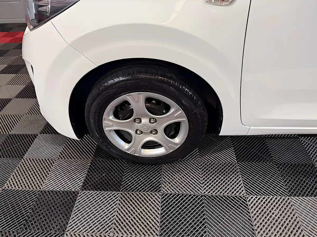 Used 2019 Kia Picanto 1 White - Interior and Exterior details 16