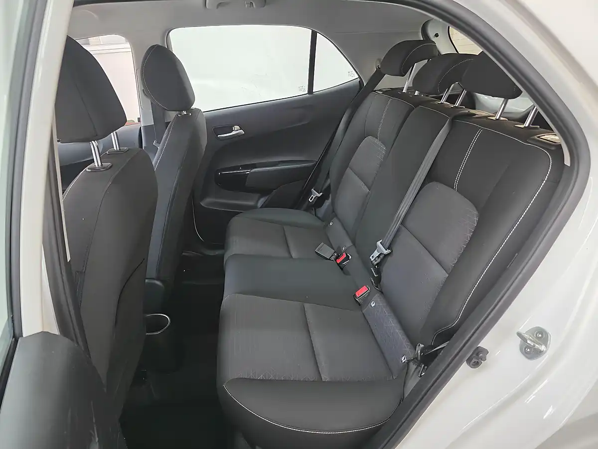 Used 2019 Kia Picanto 2 White - Interior and Exterior details 11