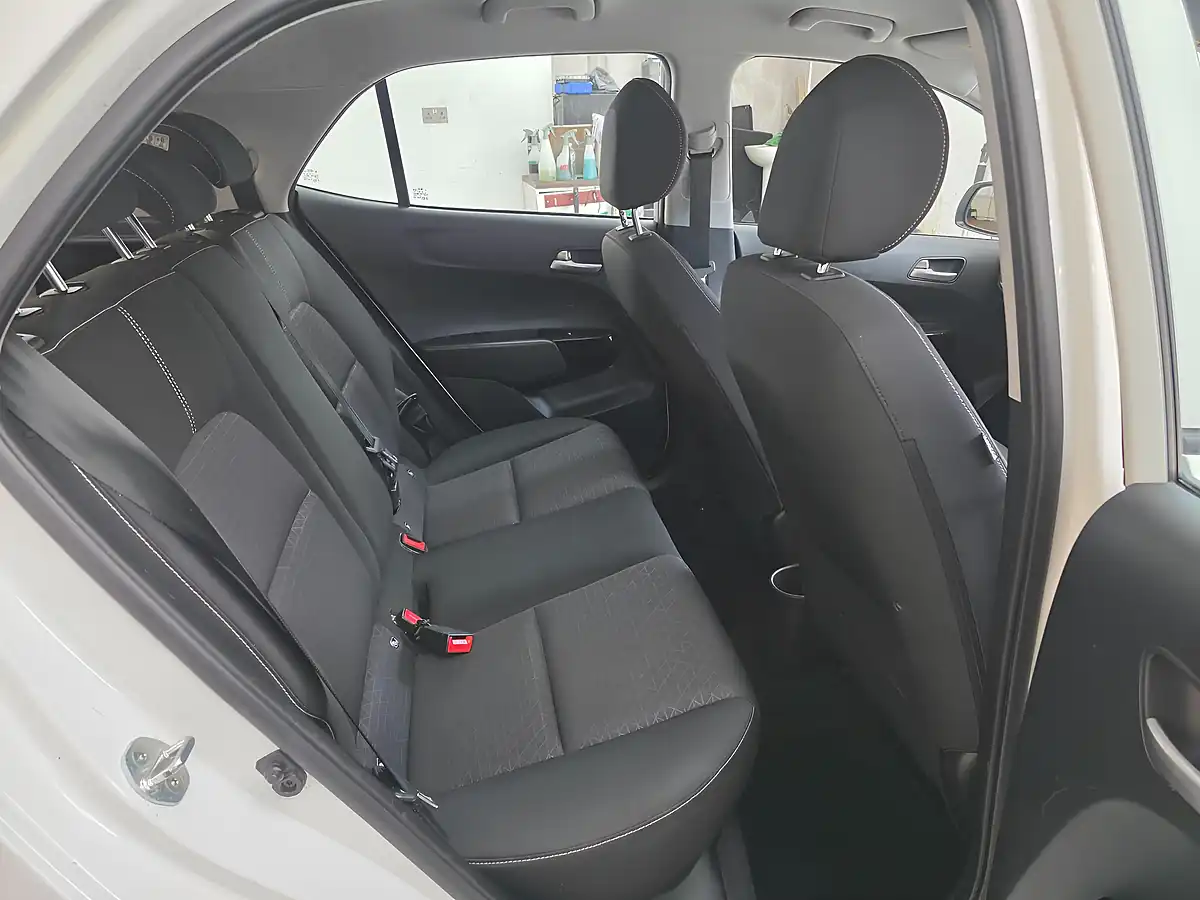 Used 2019 Kia Picanto 2 White - Interior and Exterior details 9