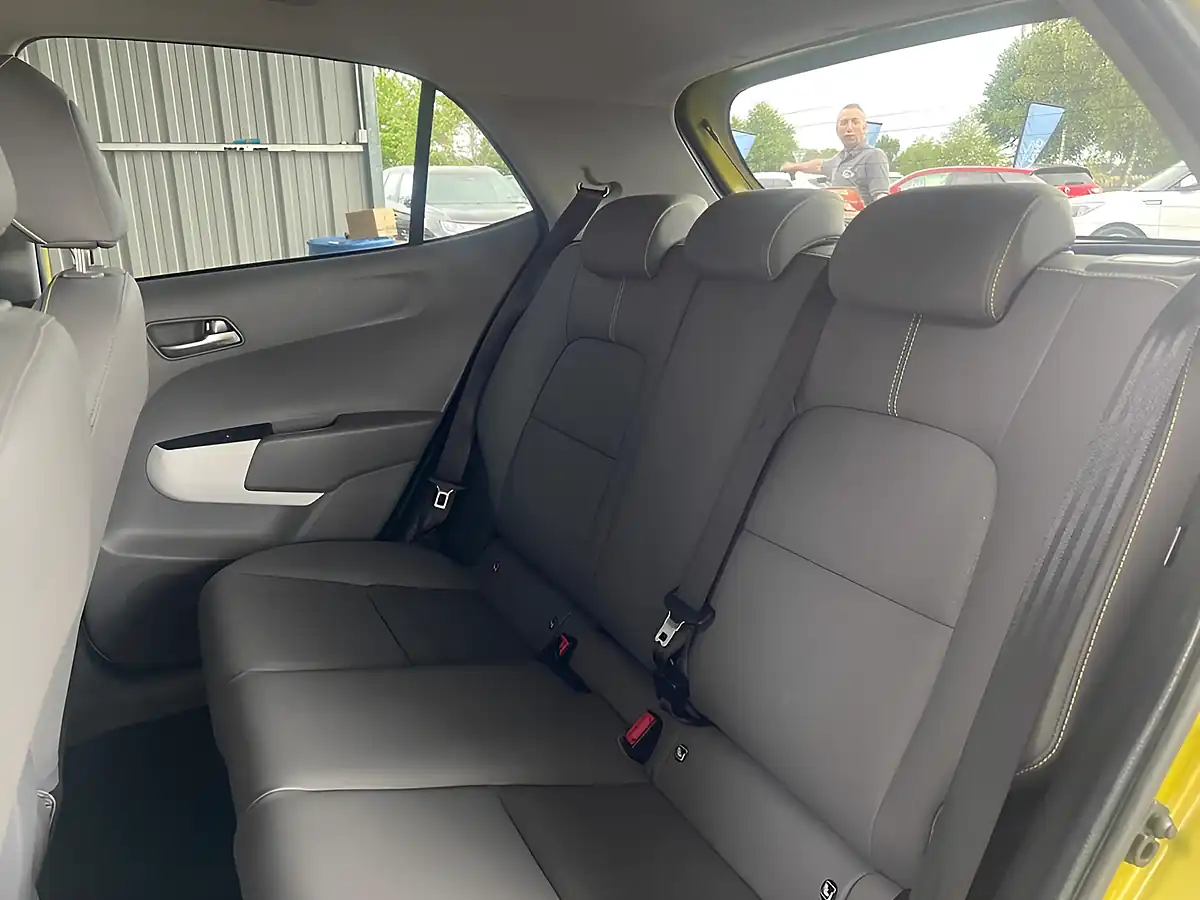 Used 2019 Kia Picanto X-Line Green - Interior and Exterior details 14