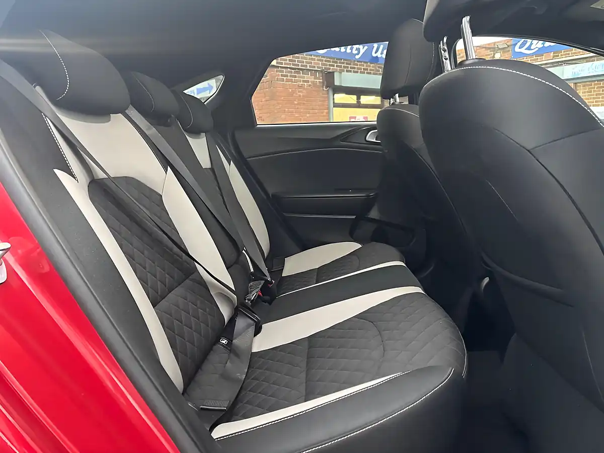 Used 2019 Kia Proceed GT-Line Red - Interior and Exterior details 17