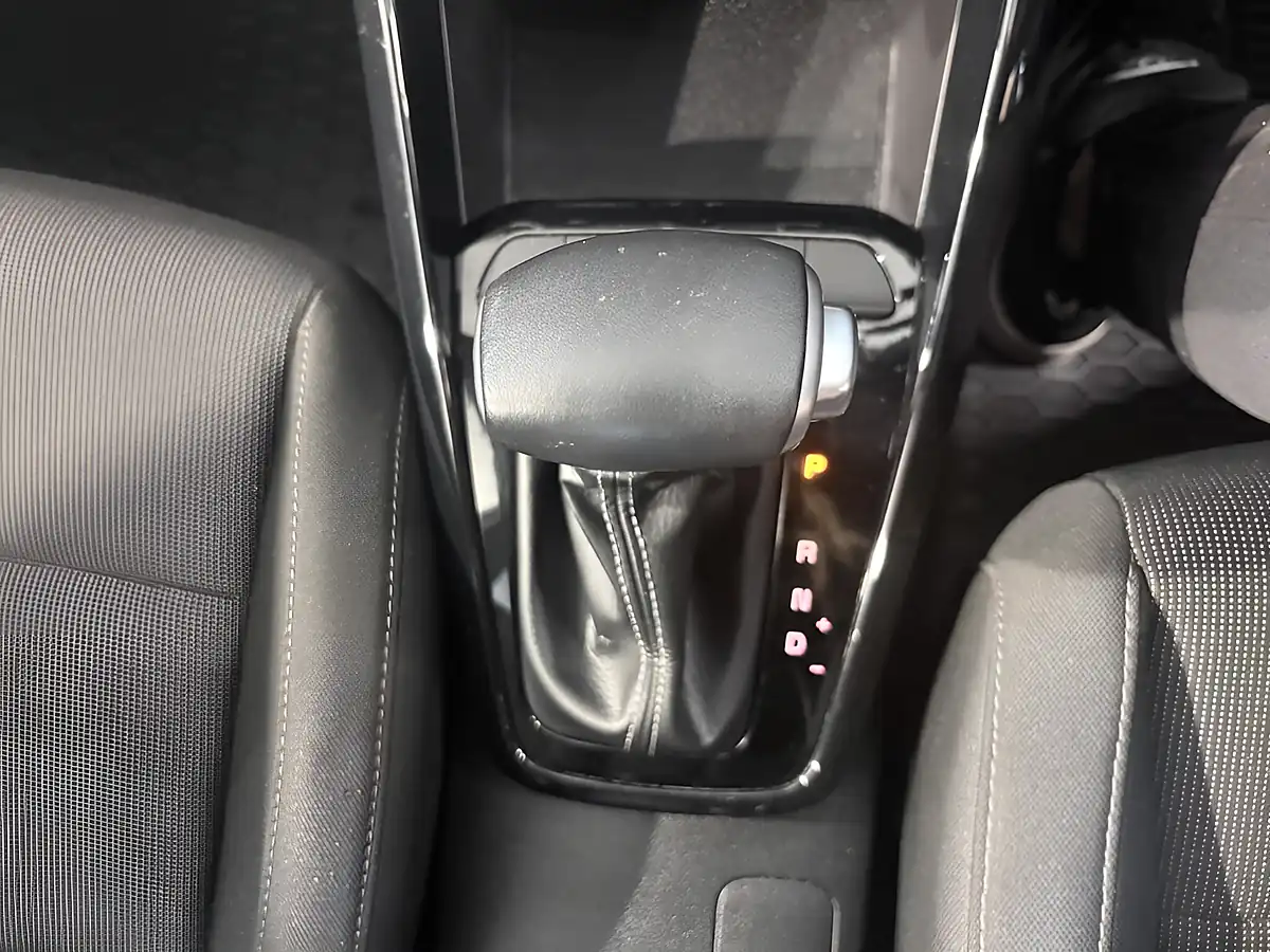 Used 2019 Kia Rio 2 White - Interior and Exterior details 11