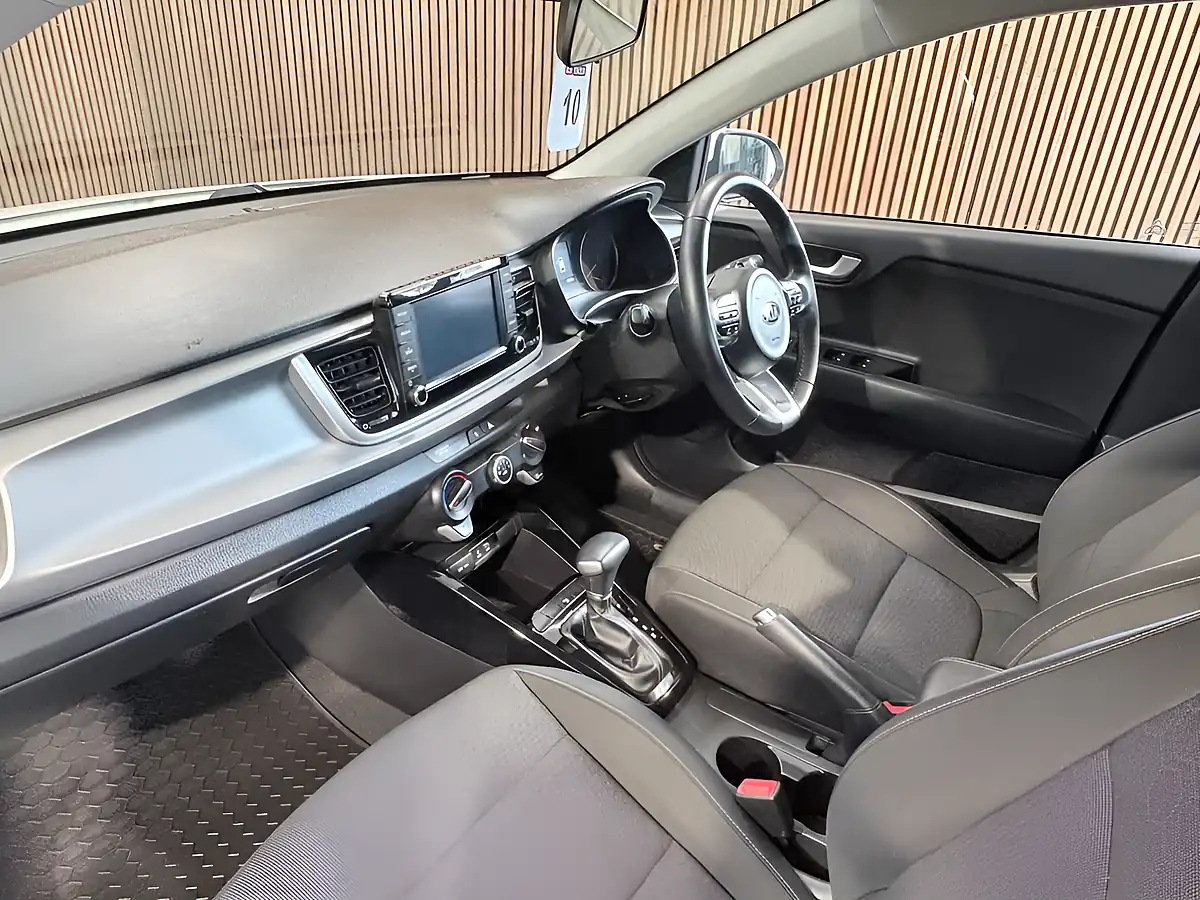 Used 2019 Kia Rio 2 White - Interior and Exterior details 12