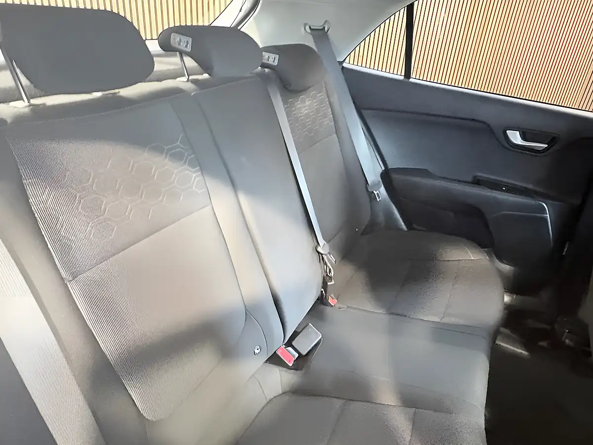 Used 2019 Kia Rio 2 White - Interior and Exterior details 17