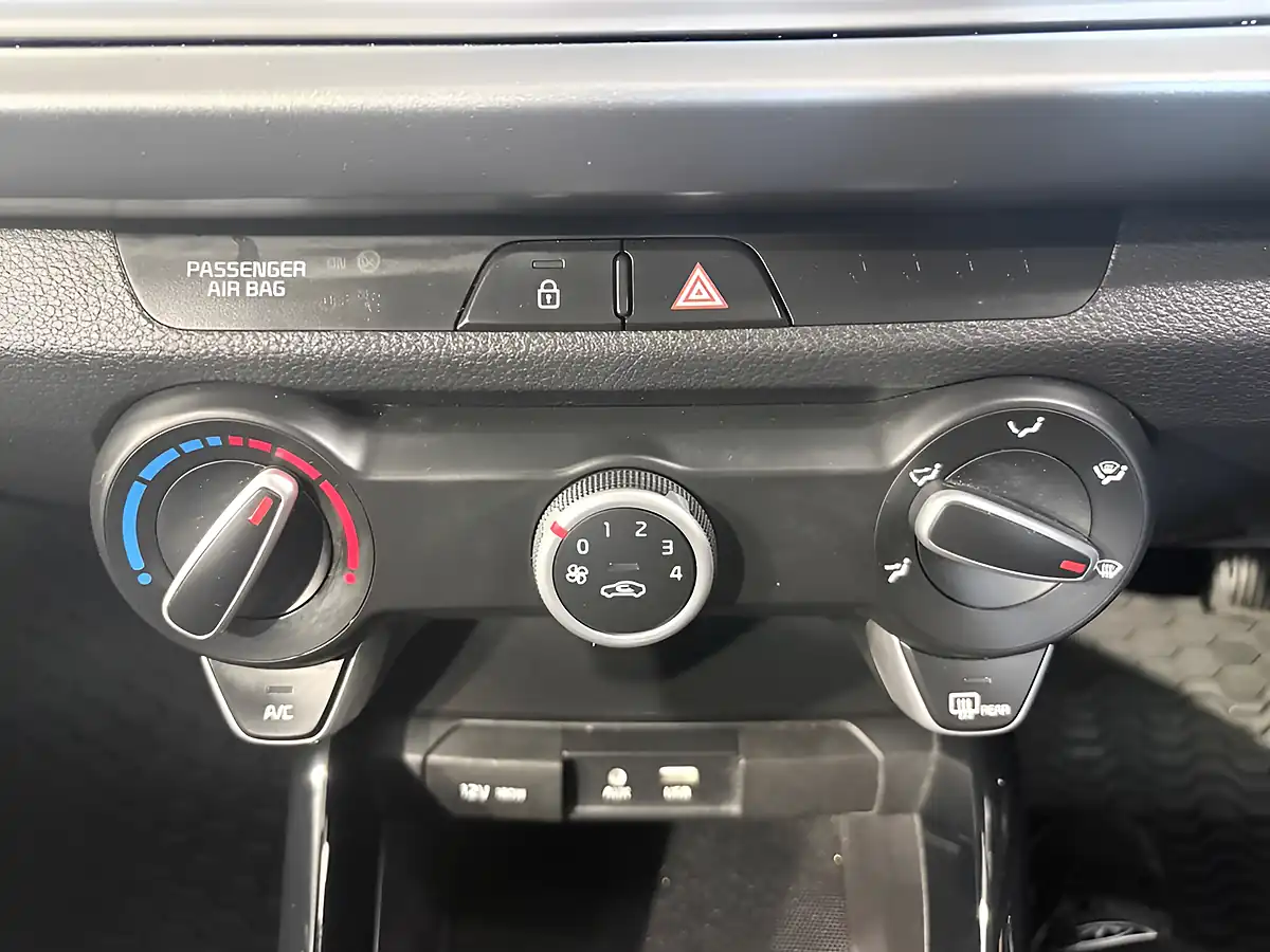 Used 2019 Kia Rio 2 White - Interior and Exterior details 19