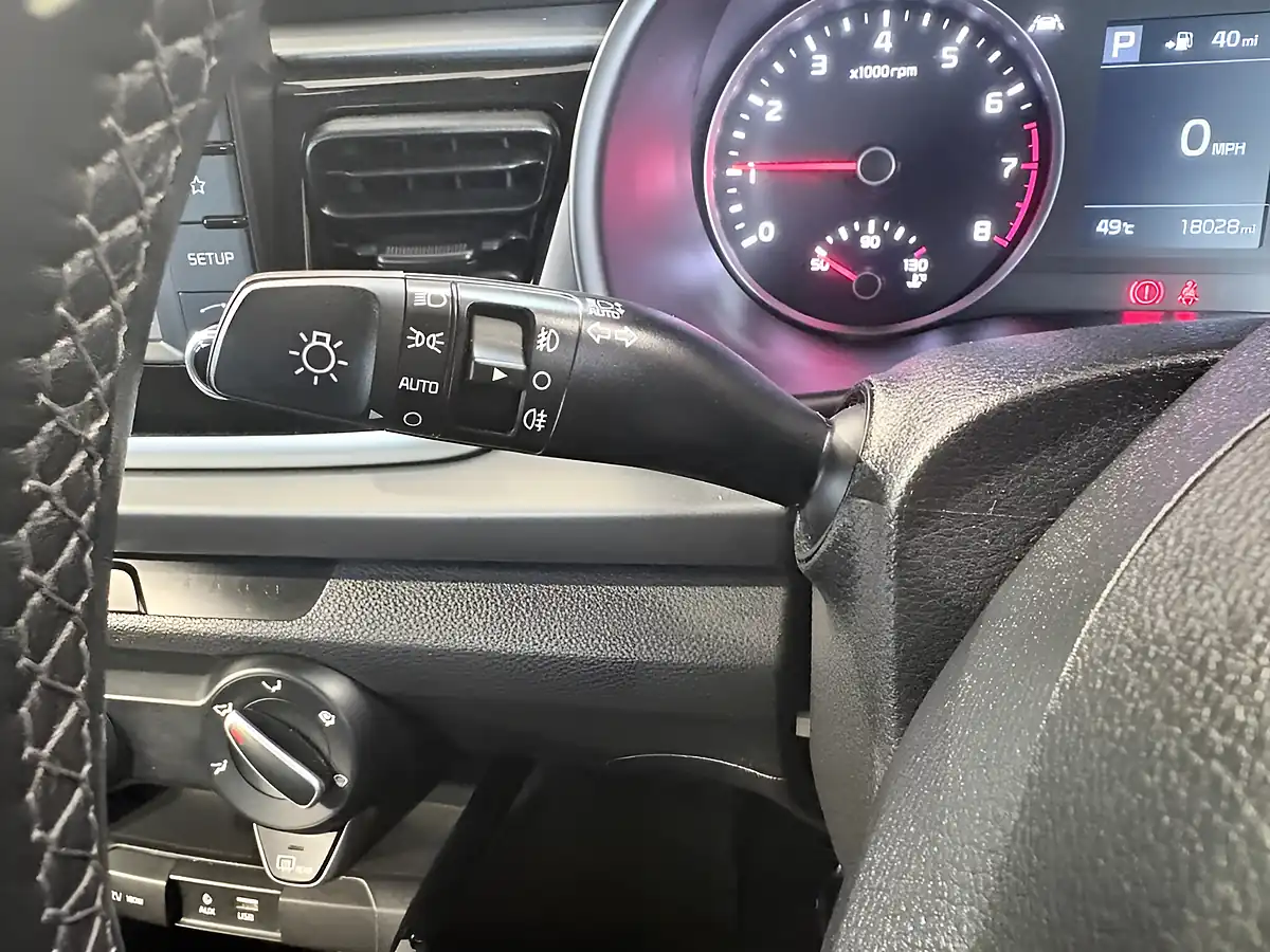 Used 2019 Kia Rio 2 White - Interior and Exterior details 20