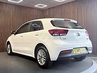 Used 2019 Kia Rio 2 White - Interior and Exterior details 4