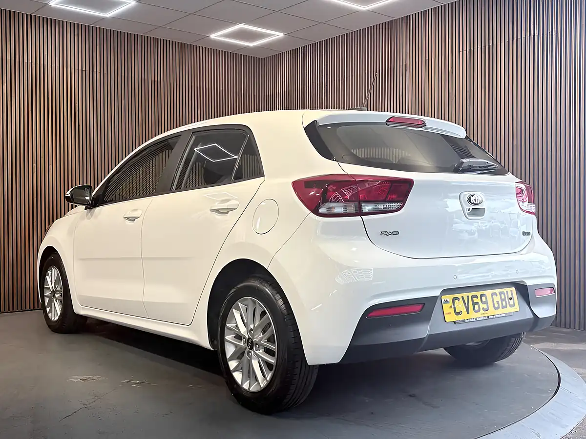 Used 2019 Kia Rio 2 White - Interior and Exterior details 4
