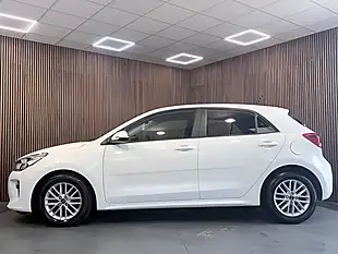 Used 2019 Kia Rio 2 White - Interior and Exterior details 5