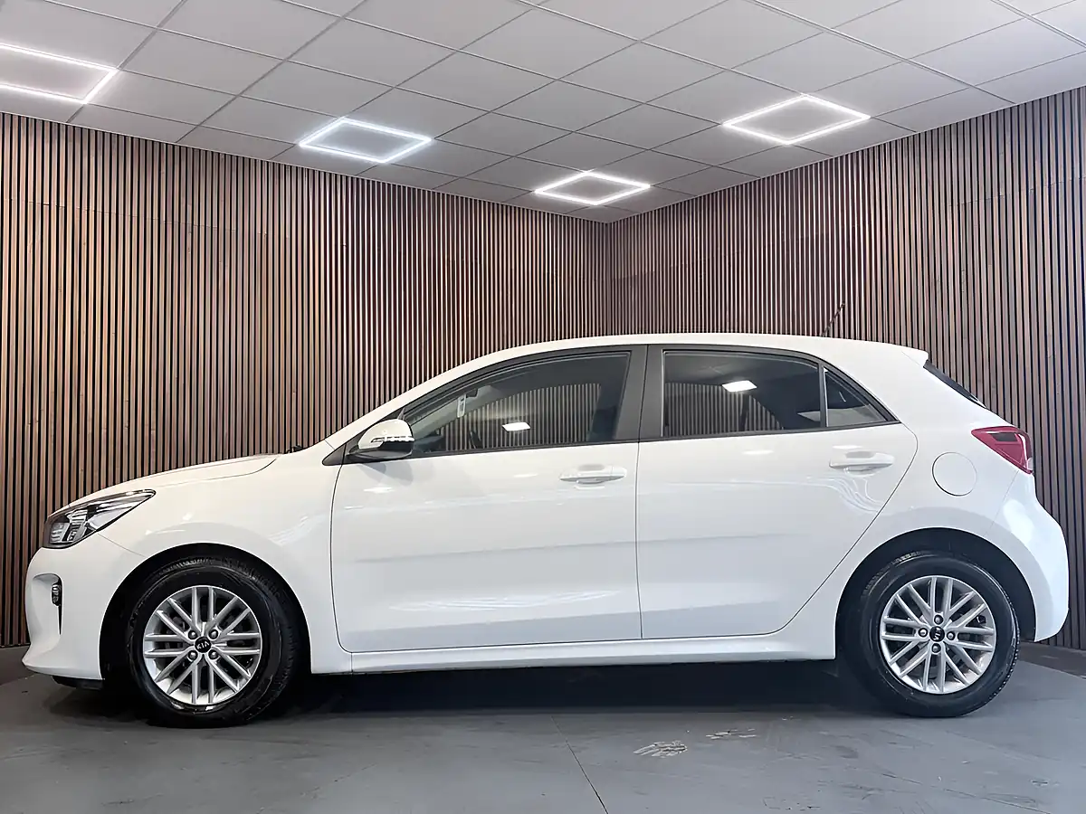 Used 2019 Kia Rio 2 White - Interior and Exterior details 5