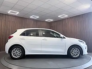 Used 2019 Kia Rio 2 White - Interior and Exterior details 8
