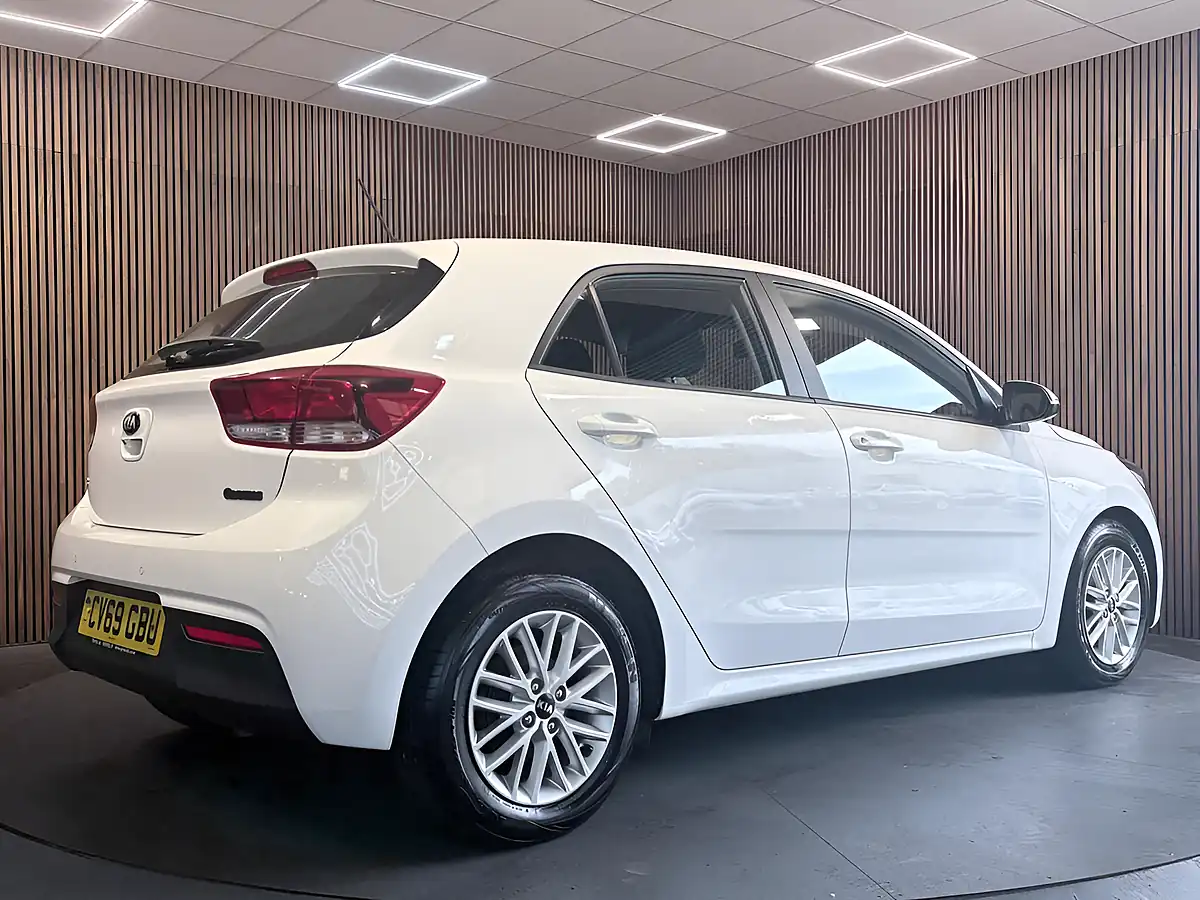 Used 2019 Kia Rio 2 White - Interior and Exterior details 9