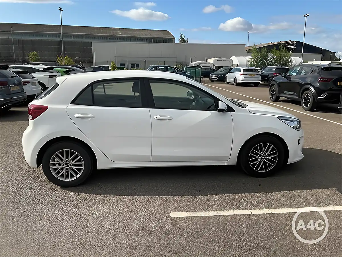 Used 2019 Kia Rio 2 White - Interior and Exterior details 3