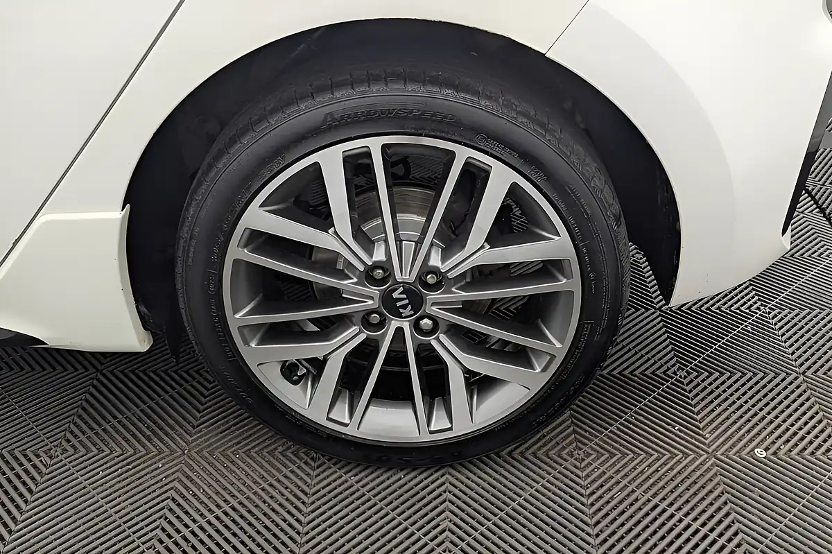 Used 2019 Kia Rio GT-Line White - Interior and Exterior details 20