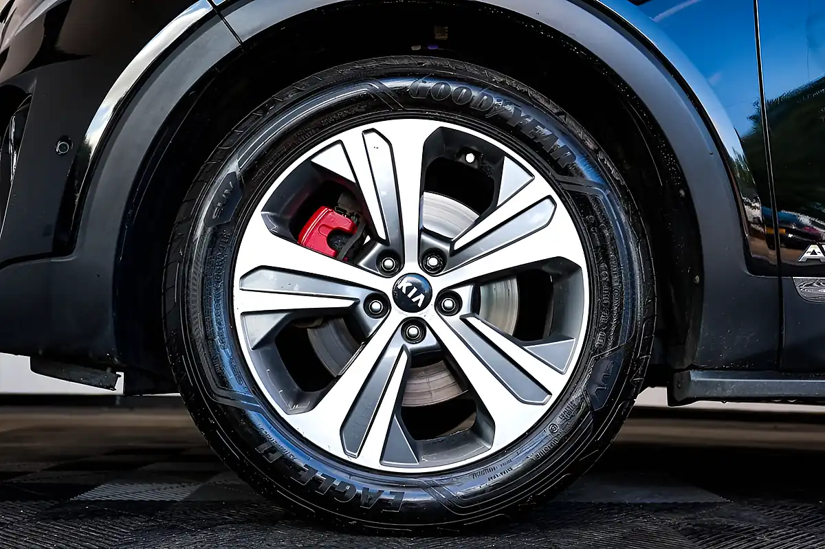 Used 2019 Kia Sorento GT-Line S Black - Interior and Exterior details 17
