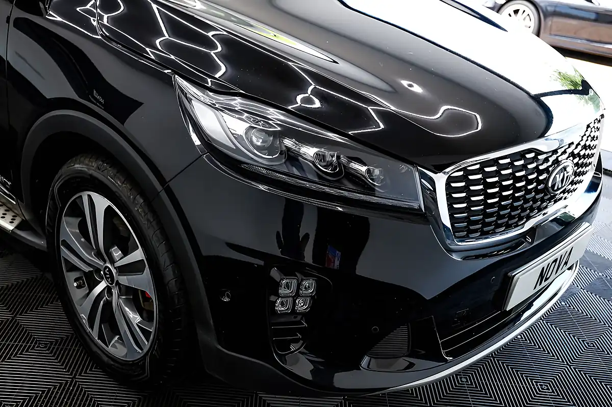 Used 2019 Kia Sorento GT-Line S Black - Interior and Exterior details 18