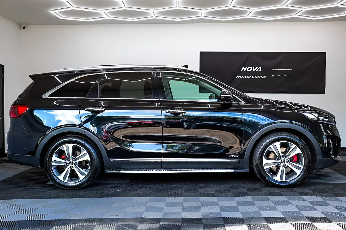 Used 2019 Kia Sorento GT-Line S Black - Interior and Exterior details 5