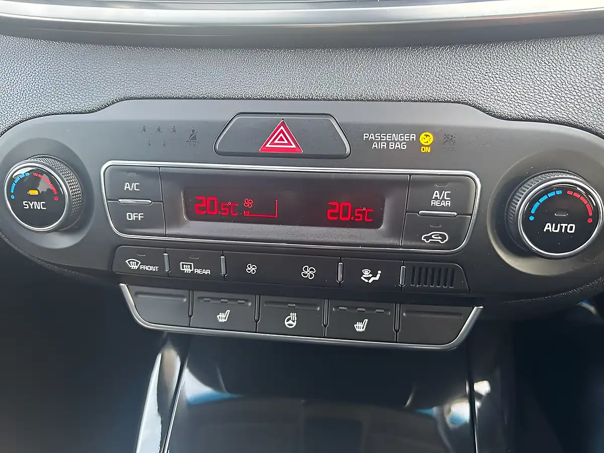 Used 2019 Kia Sorento KX-3 Black - Interior and Exterior details 10