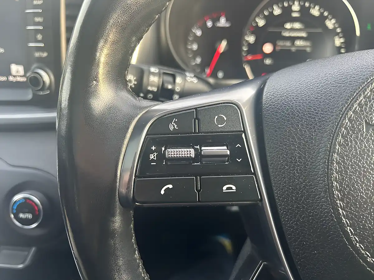 Used 2019 Kia Sorento KX-3 Black - Interior and Exterior details 11