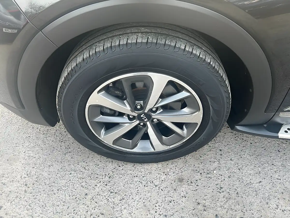 Used 2019 Kia Sorento KX-3 Black - Interior and Exterior details 19