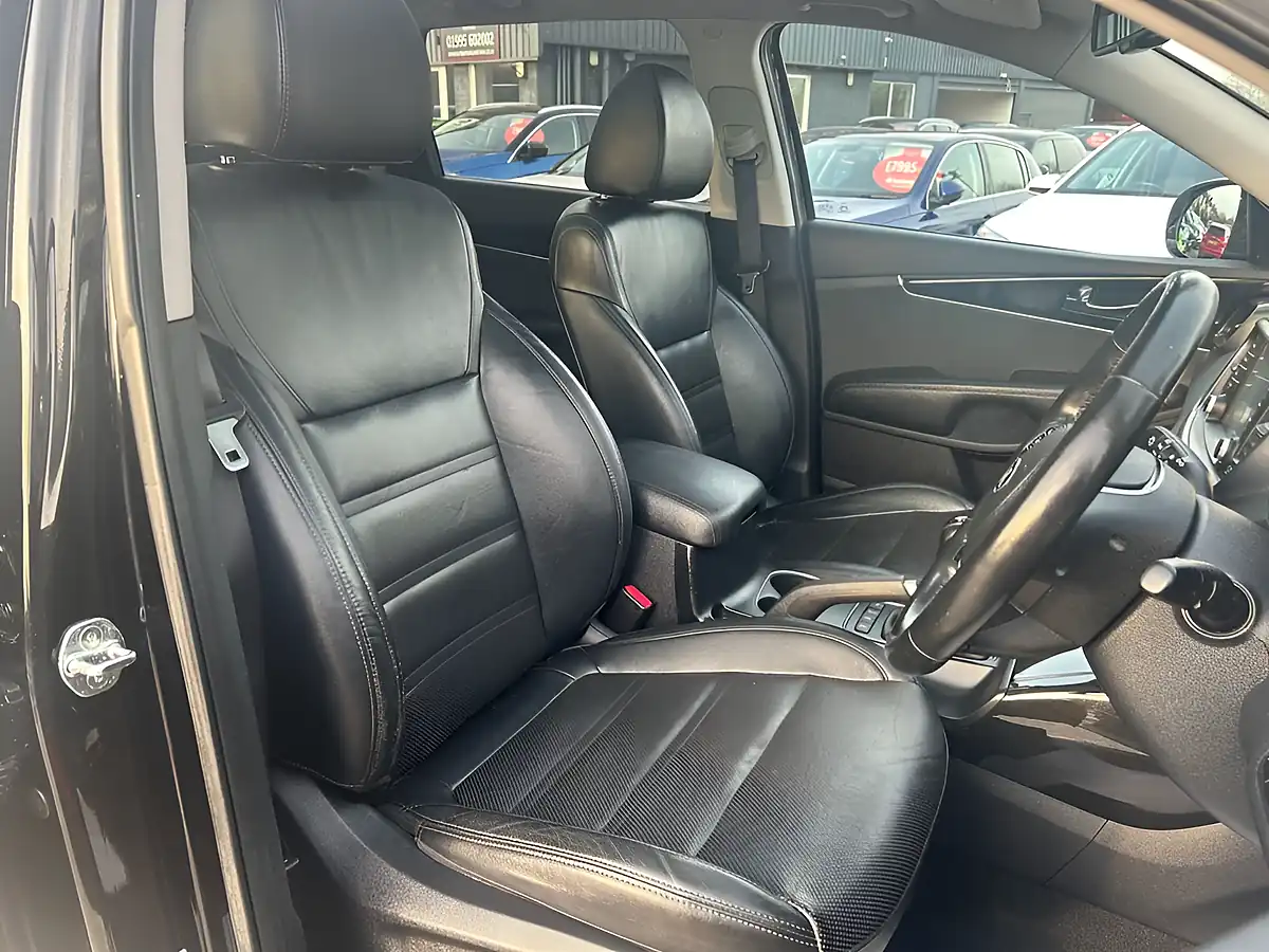 Used 2019 Kia Sorento KX-3 Black - Interior and Exterior details 8
