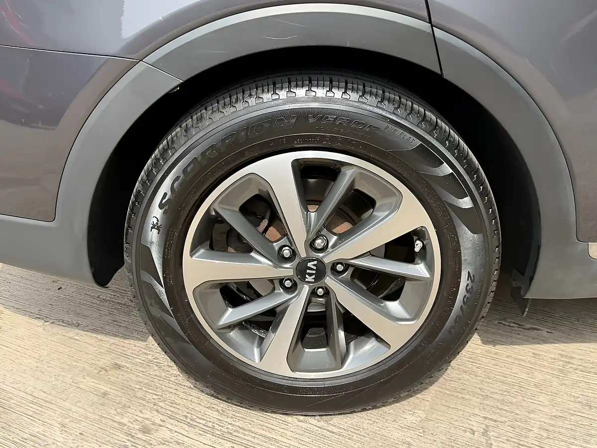 Used 2019 Kia Sorento Kx-3 Grey - Interior and Exterior details 10