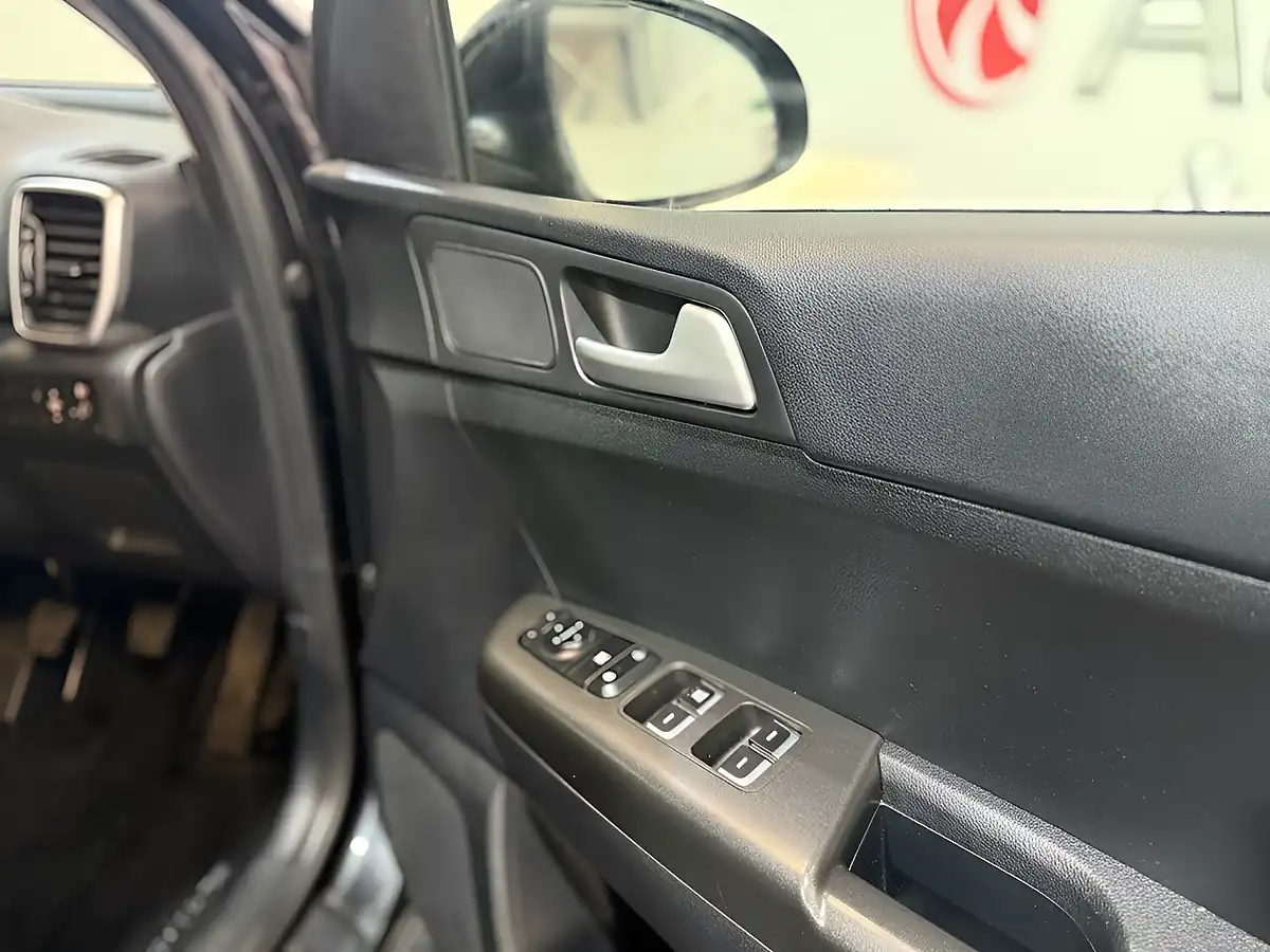 Used 2019 Kia Sportage 1 Black - Interior and Exterior details 16