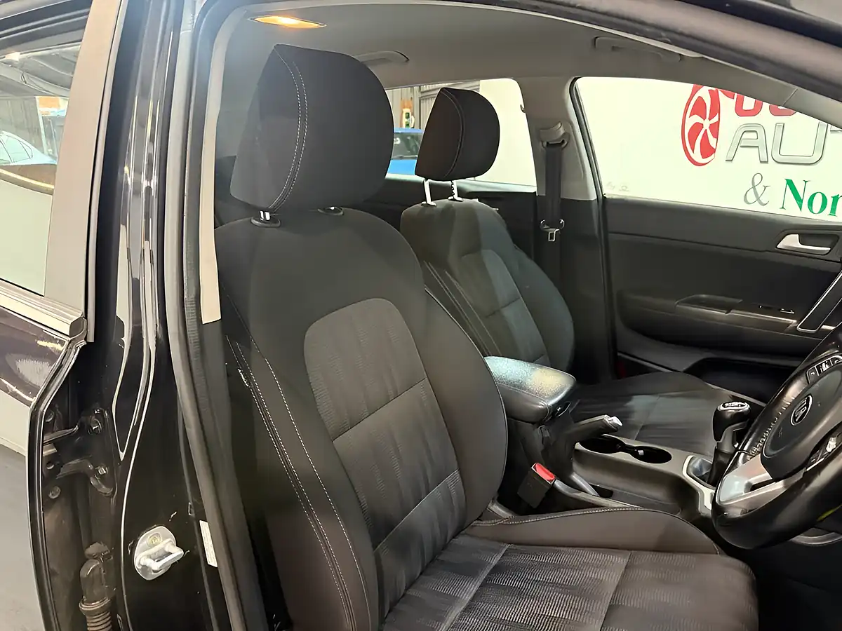 Used 2019 Kia Sportage 1 Black - Interior and Exterior details 8