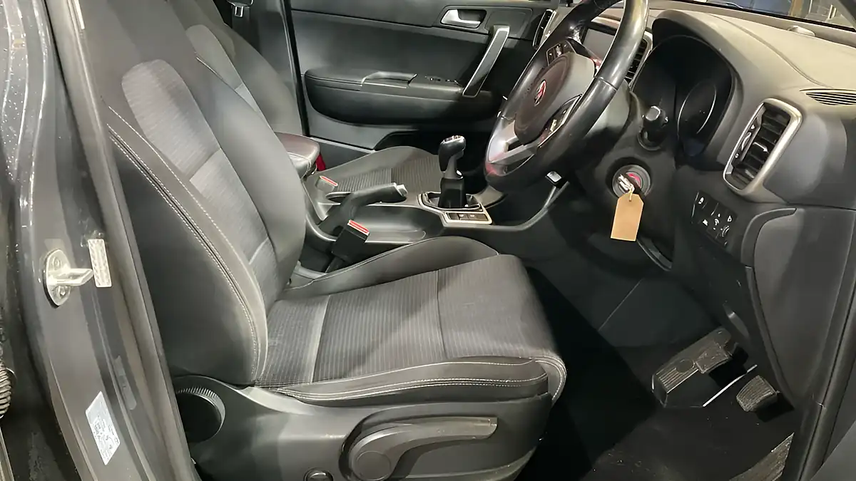 Used 2019 Kia Sportage 2 Grey - Interior and Exterior details 6