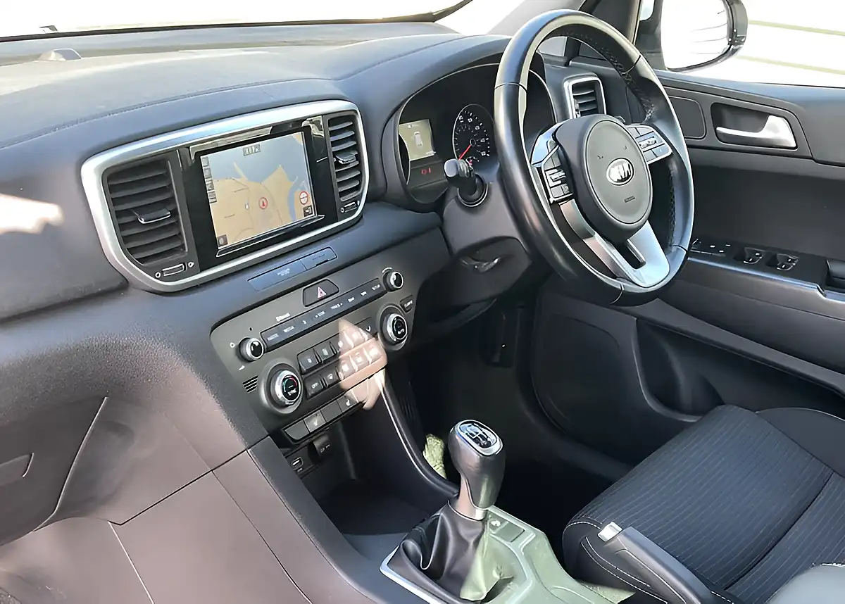 Used 2019 Kia Sportage 2 Isg White - Interior and Exterior details 13