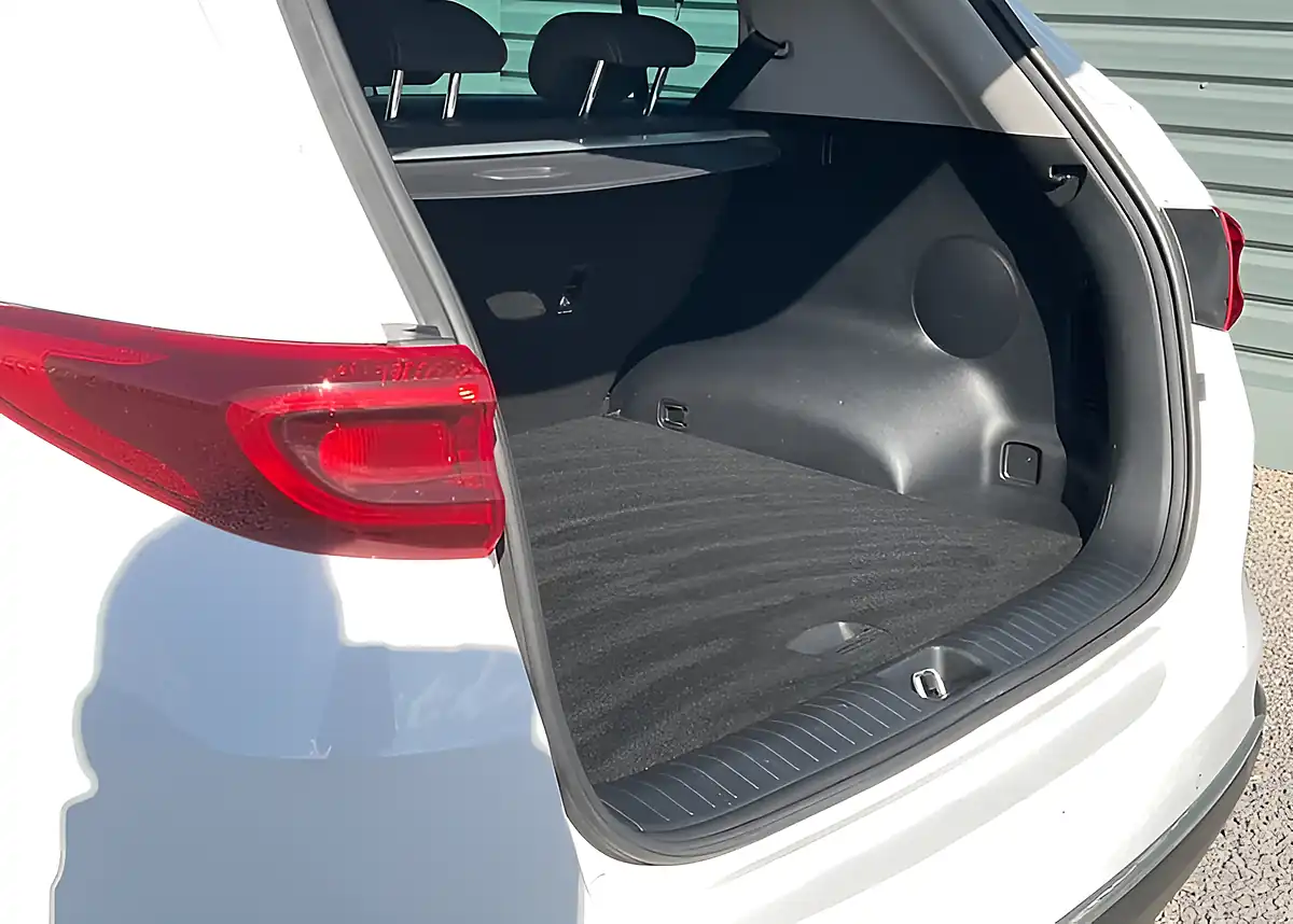Used 2019 Kia Sportage 2 Isg White - Interior and Exterior details 16