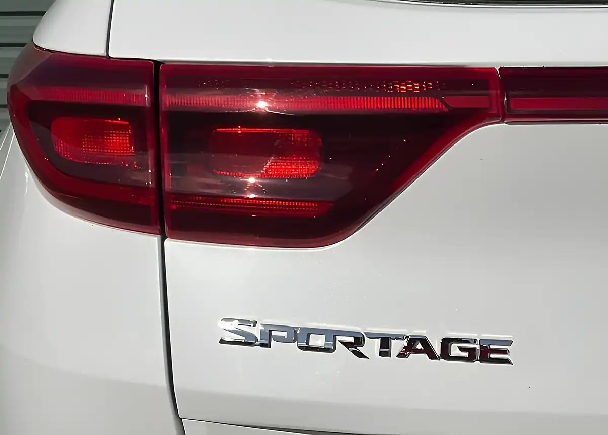 Used 2019 Kia Sportage 2 Isg White - Interior and Exterior details 18