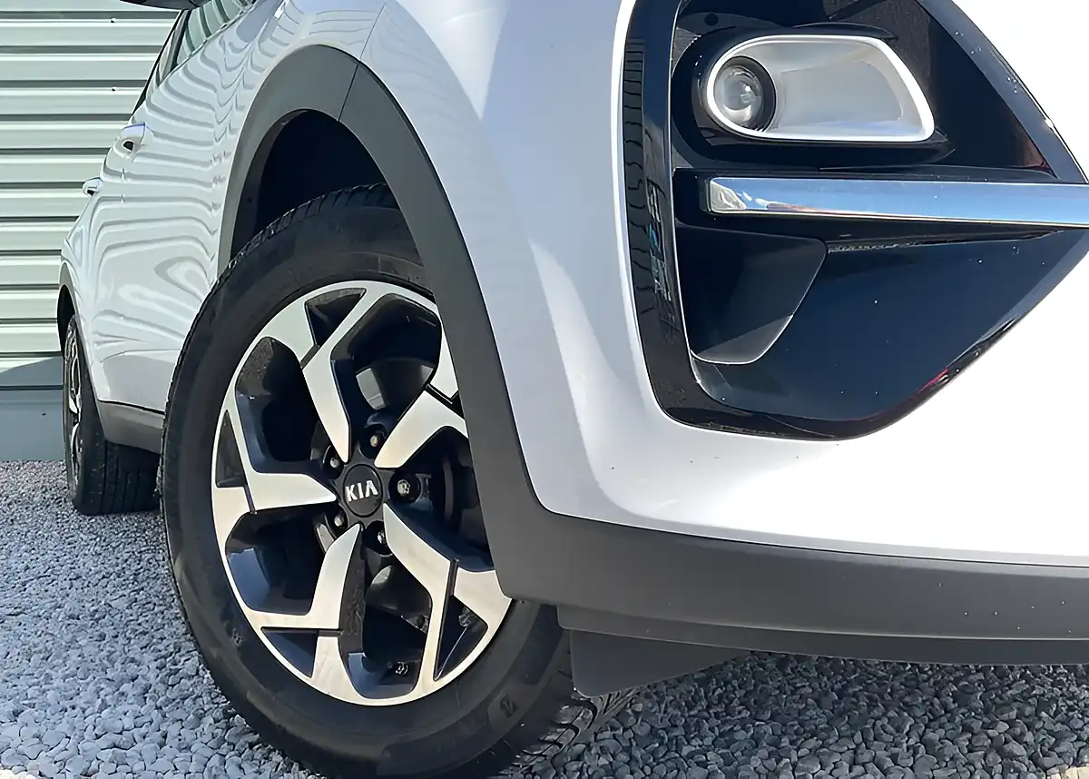 Used 2019 Kia Sportage 2 Isg White - Interior and Exterior details 2