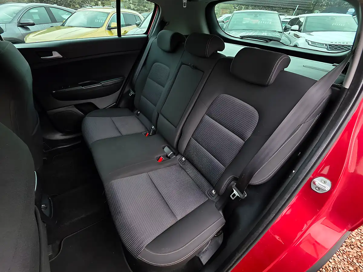 Used 2019 Kia Sportage 2 Red - Interior and Exterior details 12